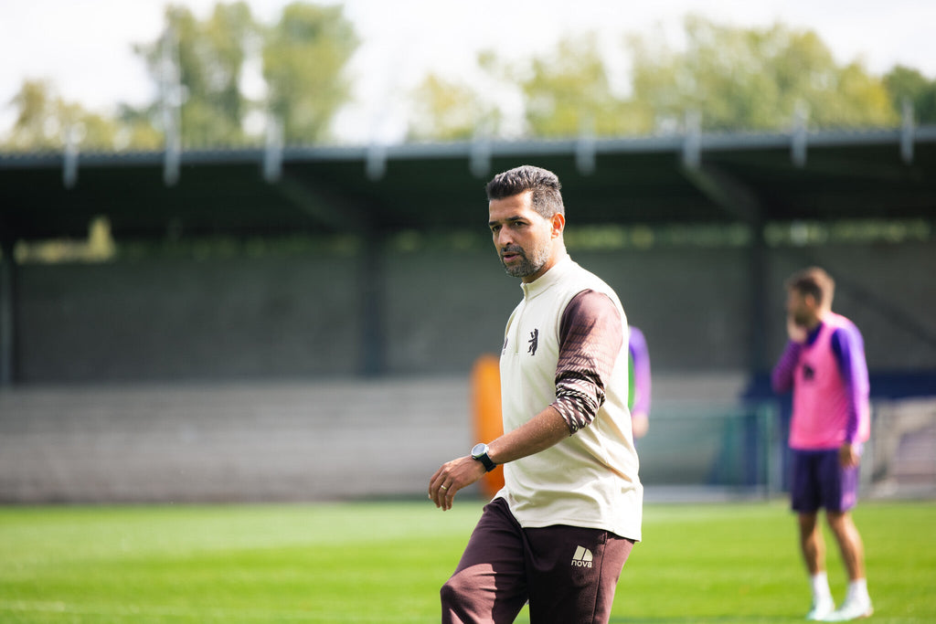 25-26 I TRAINING I staf I SWEATER I volw - kind